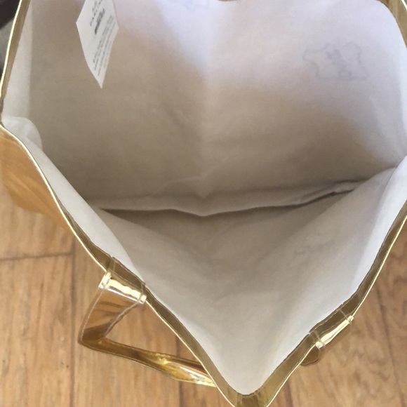 “HELLO HEART” Gold Versatile lined Tote Bag. New with tag. ❤️‍🔥😎 - Picture 3 of 7